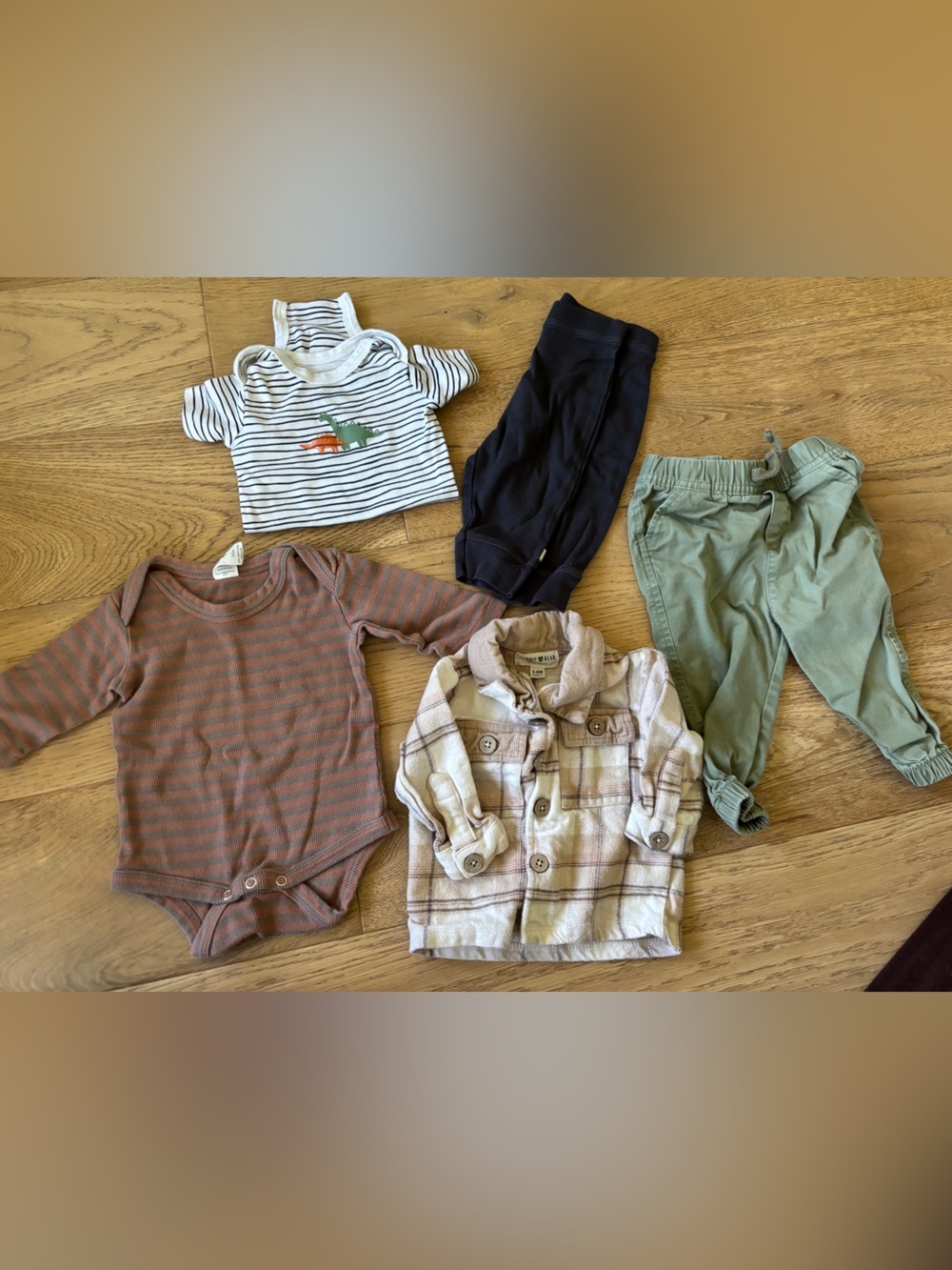 Boys lot 6mo clothes kate quinn, huggies, carters, rabbit bear